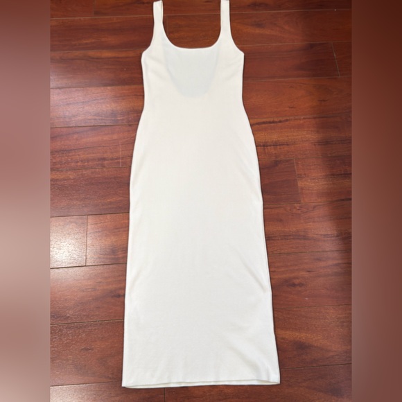 Meshki Off-White Scoop Neck Ribbed Maxi Dress - Picture 9 of 16